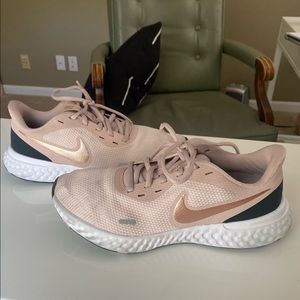 NIKE REVOLUTION TENNIS SHOES - ROSE GOLD - SIZE 9